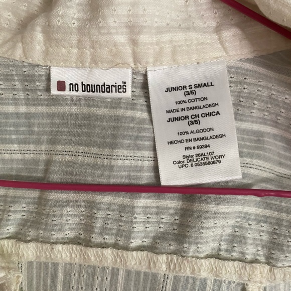 No Boundaries sleeveless button front ruffle top Small - Picture 4 of 6